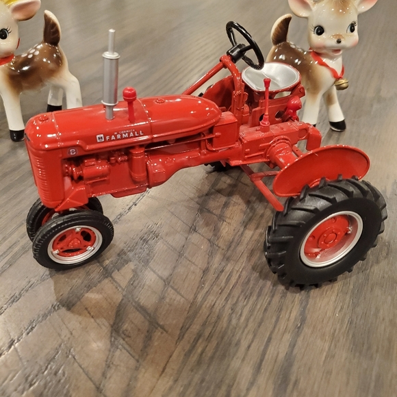 Vintage Ertl Classic McCormick 1/32" Scale Farmall Tractor - Picture 11 of 12